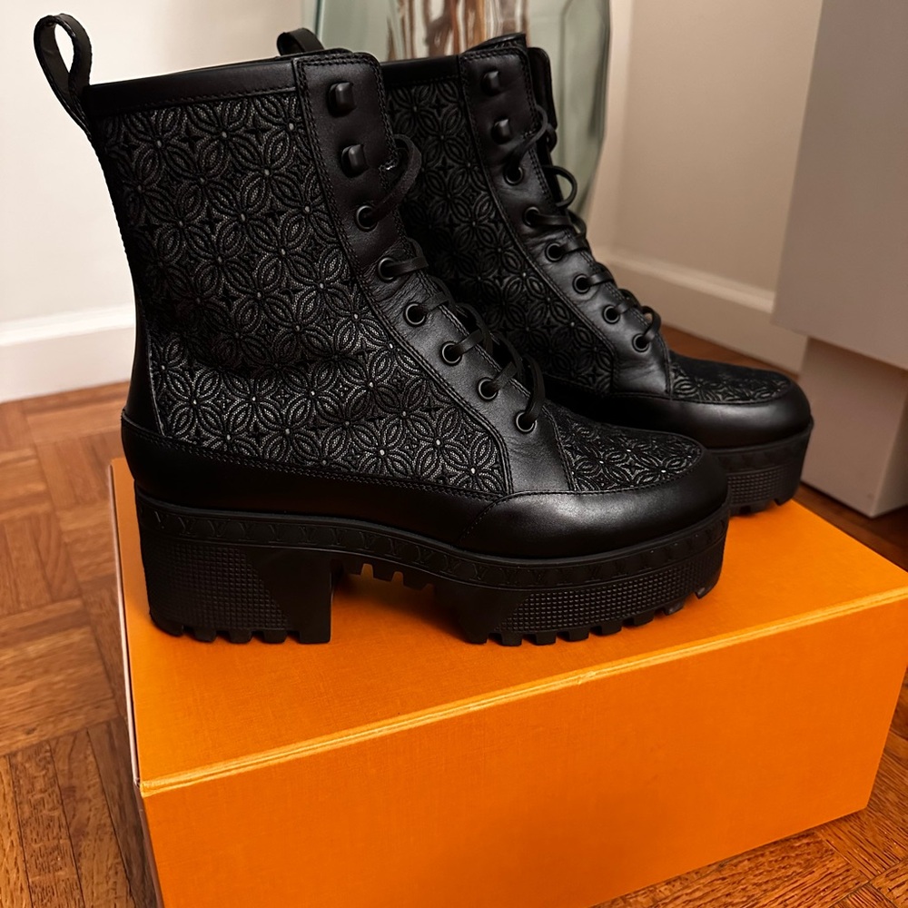 Louise Vuitton Laureate Platform Desert Boot